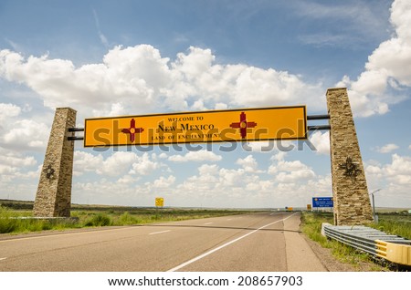 New Mexico welcome sign at the Texas border