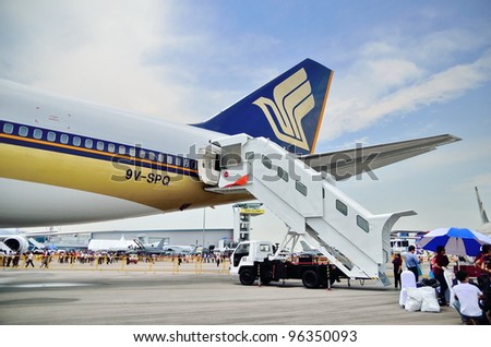 SINGAPORE - FEBRUARY 17: Passenger step connected to Singapore Airlines\' (SIA) last Boeing 747-400 at Singapore Airshow on February 17, 2012 in Singapore