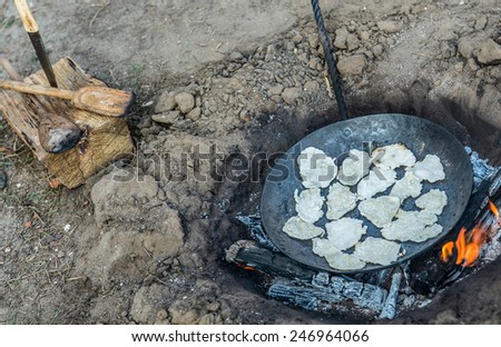 traditional food in ancient Slavic societies made of flour, water and salt called podplomyk (prural - podplomyki)