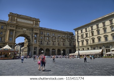FLORENCE - JUL 31: Tourists walk in Piazza della Repubblica, one of the main city squares, July 31, 2012 in Florence. In 2011 tourists in the province of Florence overcomes 12 million overnight stays.