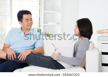 chinese pregnant couple with pregnancy music