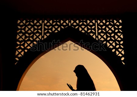 silhoutte of muslim woman praying during fasting holy month of ramadan silhoutte of muslim woman praying during fasting holy month of ramadan
