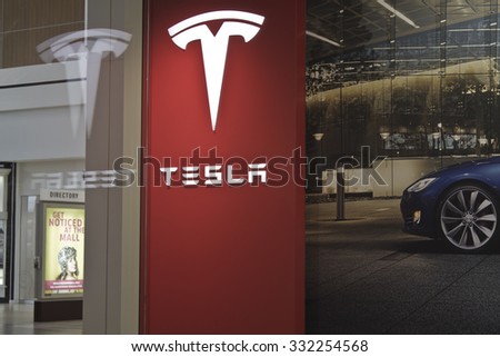 INDIANAPOLIS - CIRCA OCTOBER 2015: Tesla Motors Store in Indianapolis Selling Electric Cars II