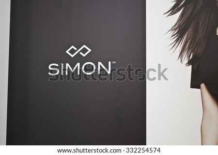 INDIANAPOLIS - CIRCA OCTOBER 2015: Simon Property Group Logo in a Mall II
