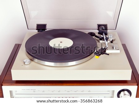 Analog Stereo Turntable Vinyl Record Player with Black Disk