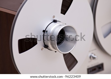Open Metal Reels With Tape For Professional Sound Recording with NAB adapters