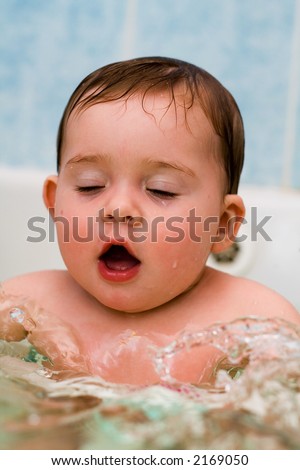 BABY BATHING | BATHING YOUR BABY - SUREBABY - EARLY SIGNS OF