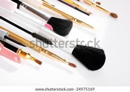 pink makeup brush. useful Pink makeup design