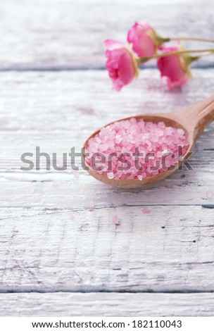 Spoon of rose sea salt