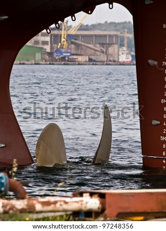 big propeller and a helm on a new ship