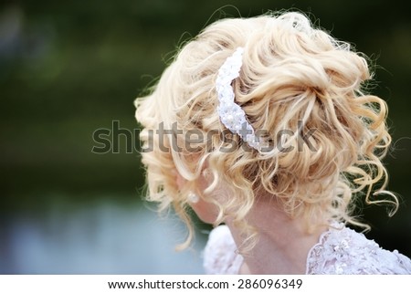 Beauty wedding hairstyle with hairpin