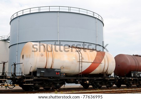 oil train cars with oil depot