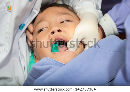 Asain kid at the dentist clinic.