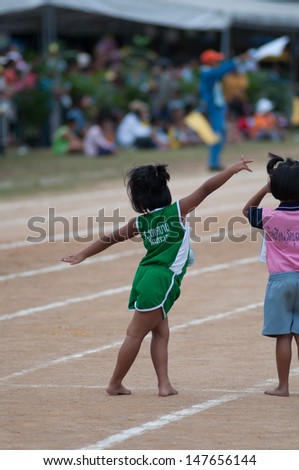KO SAMUI,SURAT THANI - JULY 16 : Unidentified Thai students 4 - 7 years athletes in action during sport day on July 16, 2013 in ko samui, Surat Thani, Thailand.