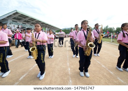 KO SAMUI,SURAT THANI - JULY 18 : Unidentified Thai students 4 - 7 years old in ceremony uniform during sport parade on July 18, 2012 in ko samui, Surat Thani, Thailand.
