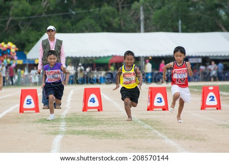 KO SAMUI,SURAT THANI - JULY 22 : Unidentified Thai students 4 - 8 years old athletes in action during sport day on July 22, 2014 in ko samui, Surat Thani, Thailand.