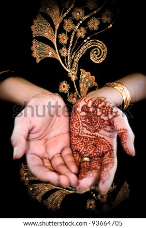 Beautiful henna tattoo in a bride\'s hand 03 - body art