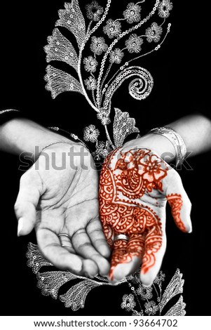 Beautiful henna tattoo in a bride\'s hand 02 - body art