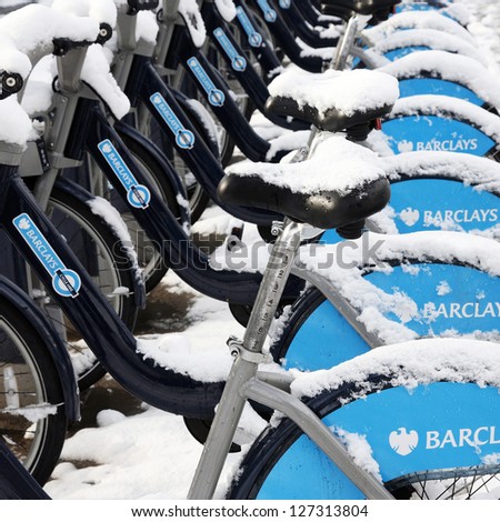 LONDON - JAN 21 : Snow covered bicycles on Jan 21, 2013, London, UK. London\'s bicycle sharing scheme, launched with 6000 bikes, 400 docking stations on 30 July 2010 to help ease traffic congestion.