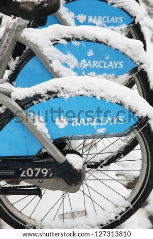 LONDON - JAN 21 : Snow covered bicycles on Jan 21, 2013, London, UK. London\'s bicycle sharing scheme, launched with 6000 bikes, 400 docking stations on 30 July 2010 to help ease traffic congestion.