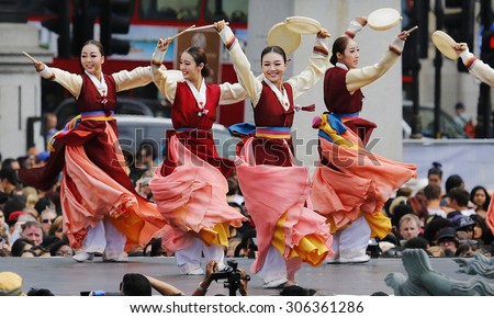 LONDON - AUGUST 9: Korean ethnic dancers perform, Hand Drum Dance, drum dance, in the Korean Festival at Trafalgar Square on August 9, 2015 in London, UK.