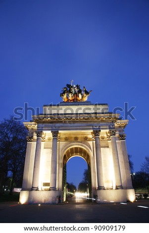 The Wellington Arch( also known as Constitution Arch) is a triumphal arch located in central London, near south of Hyde Park , to commemorate Britain\'s victories in the Napoleonic Wars.