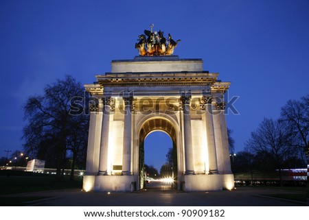 The Wellington Arch( also known as Constitution Arch) is a triumphal arch located in central London, near south of Hyde Park , to commemorate Britain\'s victories in the Napoleonic Wars.