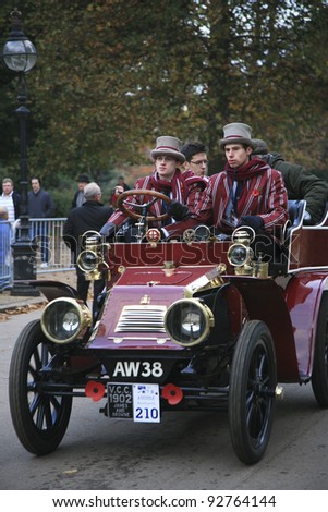 LONDON - NOVEMBER 06: London to Brighton Veteran Car Run participants, James & Browne, 1902,  leaving Hyde Park, the event starts at 7:00am in Hyde Park on November 06, 2010 in London, UK.