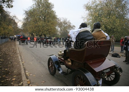 LONDON - NOVEMBER 07: London to Brighton Veteran Car Run participants, De Dion Bouton, 1903,  leaving Hyde Park, the event starts at 7:00am in Hyde Park on November 07, 2010 in London, UK.