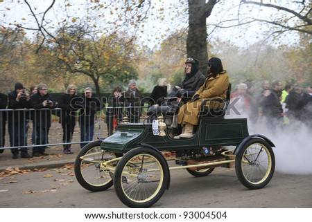 LONDON - NOVEMBER 07: London to Brighton Veteran Car Run participants, Stanley(steam), 1903,  leaving Hyde Park, the event starts at 7:00am in Hyde Park on November 07, 2010 in London, UK.