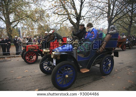 LONDON - NOVEMBER 07: London to Brighton Veteran Car Run participants, Wolseley, 1903,  leaving Hyde Park, the event starts at 7:00am in Hyde Park on November 07, 2010 in London, UK.
