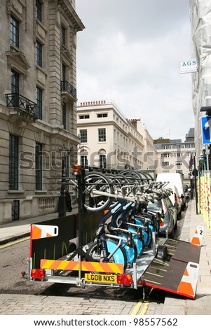LONDON - AUG 13: Bicycle collect car on Aug 13, 2010 in London, UK. London\'s bicycle sharing scheme, launched with 6000 bikes, 400 docking stations on 2010 to help ease traffic congestion.