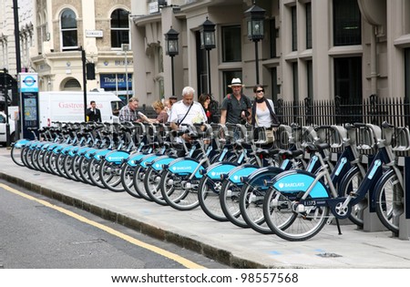 LONDON - AUG 2: Rental bicycles on Aug 2, 2010 in London, UK. London\'s bicycle sharing scheme, launched with 6000 bikes, 400 docking stations on 30 July 2010 to help ease traffic congestion.