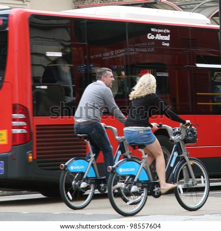 LONDON - AUG 12: Commuter\'s on rental bike on Aug 12, 2010 in London, UK. London\'s bicycle sharing scheme, launched with 6000 bikes, 400 docking stations on 2010 to help ease traffic congestion.
