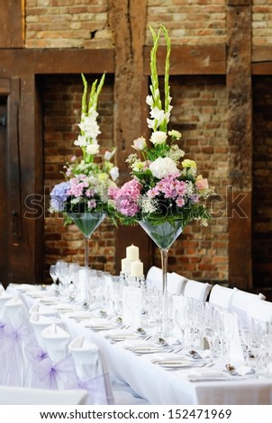 Wedding reception flower arrangement with pink and white decoration on table