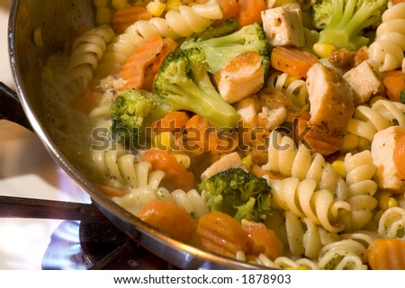 garlic chicken pasta sauce grilled broccoli corn carrots dinner