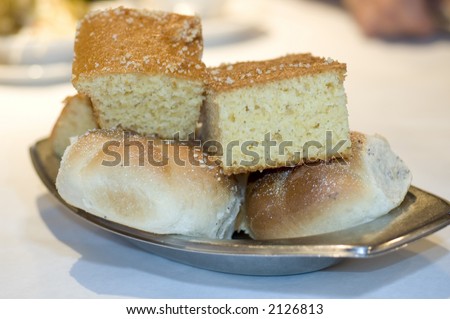 bread rolls bagels cakes in tray on restaurant table