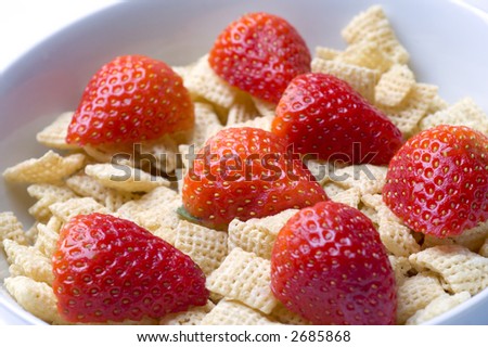 breakfast cereal with strawberries whole grain low fat rice healthy