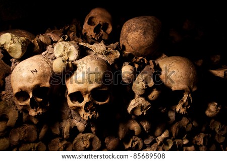 Human skulls inside Paris Catacomb