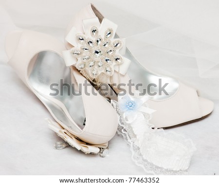 Bride\'s shoes and blue wedding garter