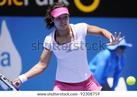 SYDNEY - JAN 9: China\'s Li Na hits a forehand in her first round match in the APIA Tennis International. Sydney - January 9, 2012