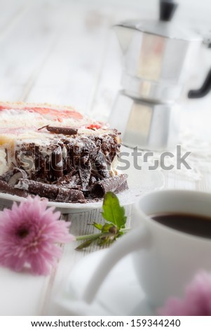 Strawberry stracciatella cake with chocolate curls on top