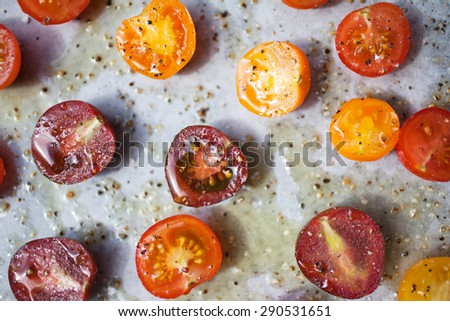 Preparing roasted tomatoes from cherry tomatoes