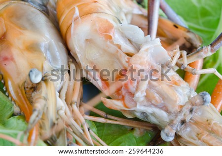Bake shrimp sold in restaurants in Thailand