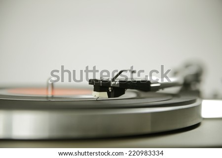 Vintage record player shot with wide aperture and focus on cartridge