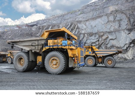 picture of big yellow heavy trucks in open cast mine