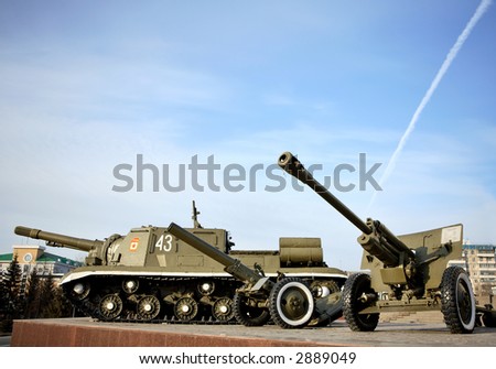 Russian tanks and field-gun - memorial to the victory in the WWII