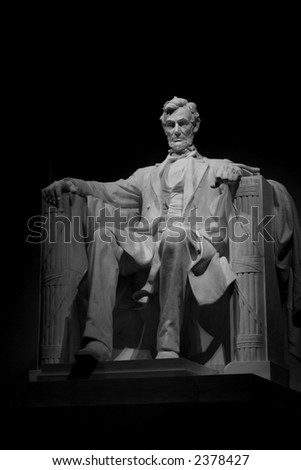 Night view of the Lincoln Memorial\'s statue of Abraham Lincoln