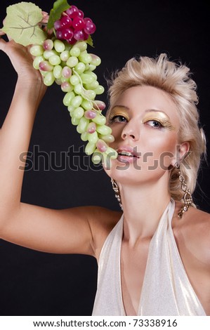 Greece women with the cluster of the grapes