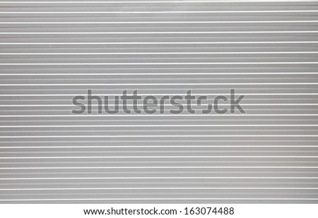 Metallic plate with hirizontal lines